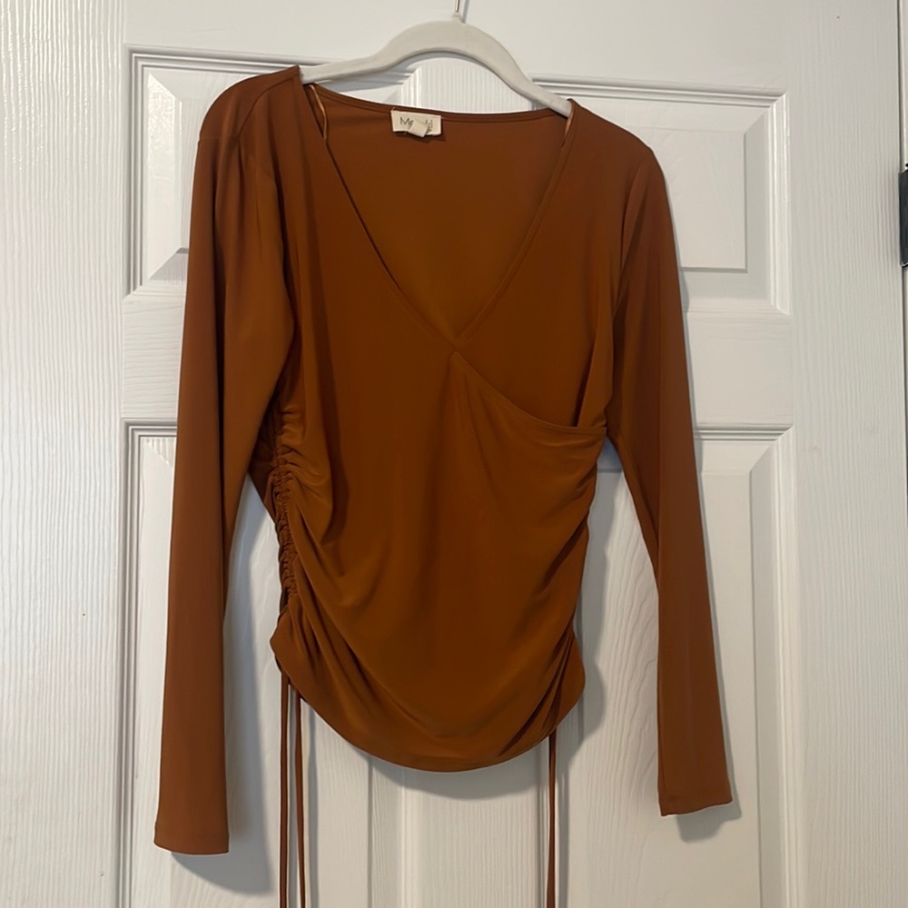 Medium burnt yellow top